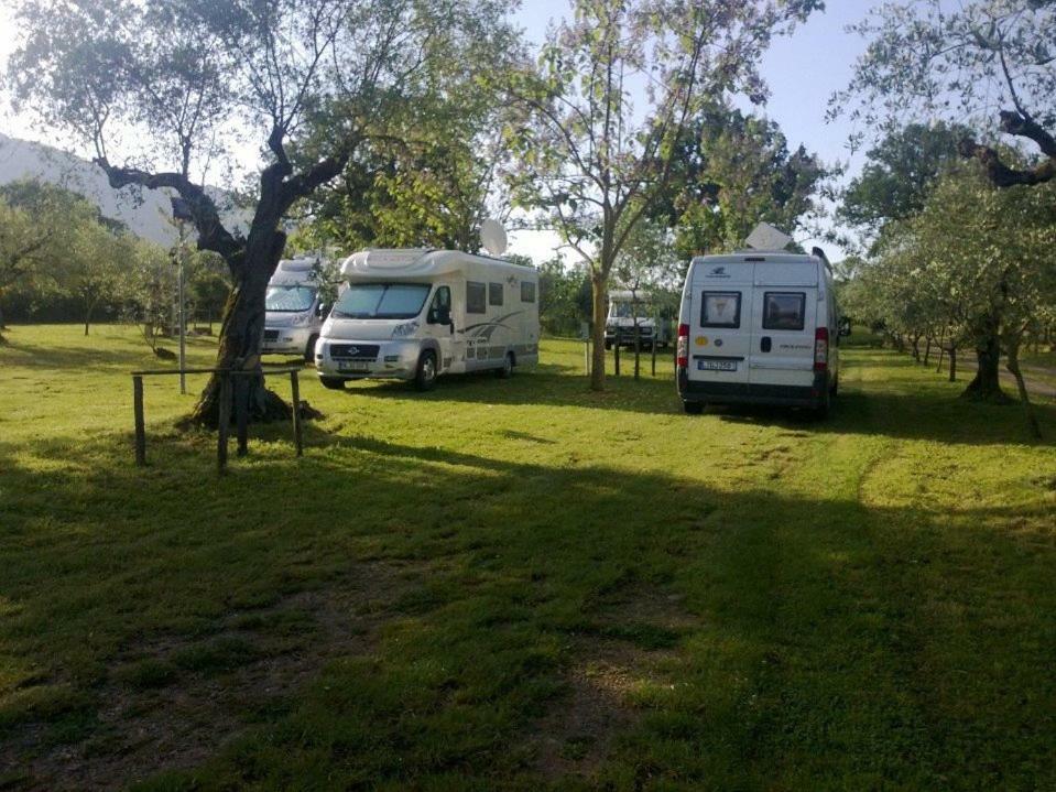 Agriturismo Tre Santi Villa Падула Екстериор снимка